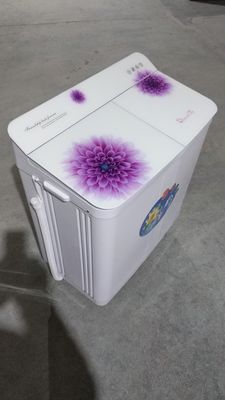 Chine Le plastique 8.5kg semi automatique autoguident la machine à laver avec le couvercle en verre 775 * 448 * 922 fournisseur